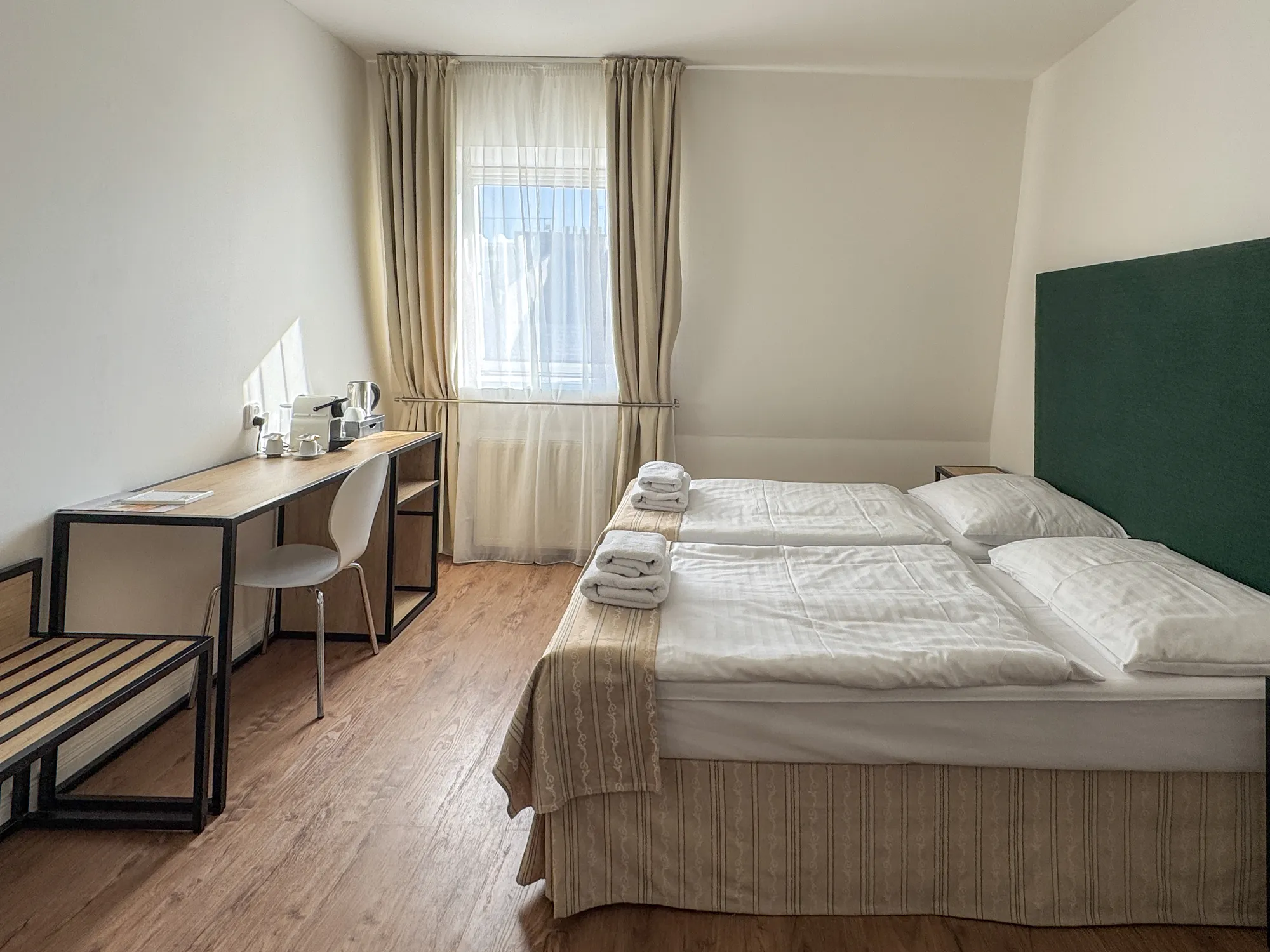 Náhled galerie Dvoulůžkový pokoj s oddělenými postelemi 2