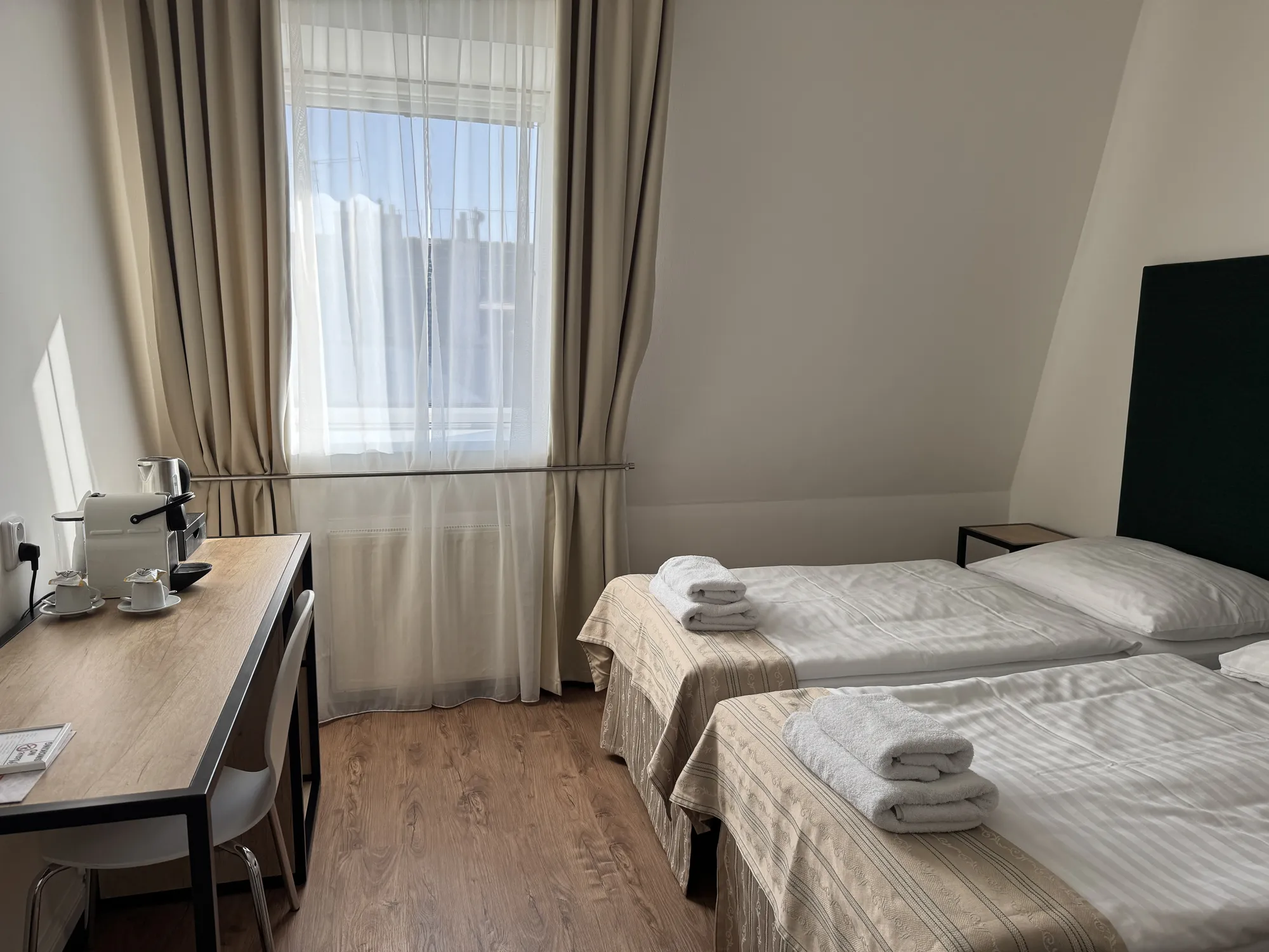 Náhled galerie Dvoulůžkový pokoj s oddělenými postelemi 3